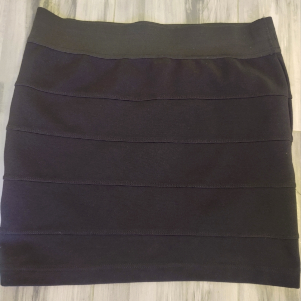 Women's black stretch short pencil skirt